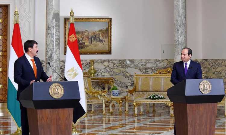 السيسى يستقبل رئيس جمهورية المجر