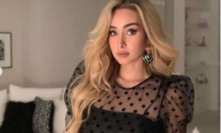 هنا الزاهد