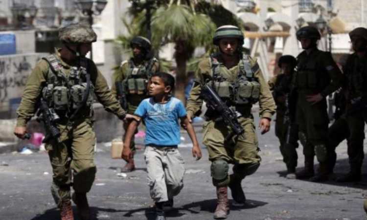 اعتقال طفل فلسطينى - صورة أرشيفية