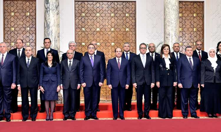صورة الرئيس السيسى والوزراء الجدد ونوابهم