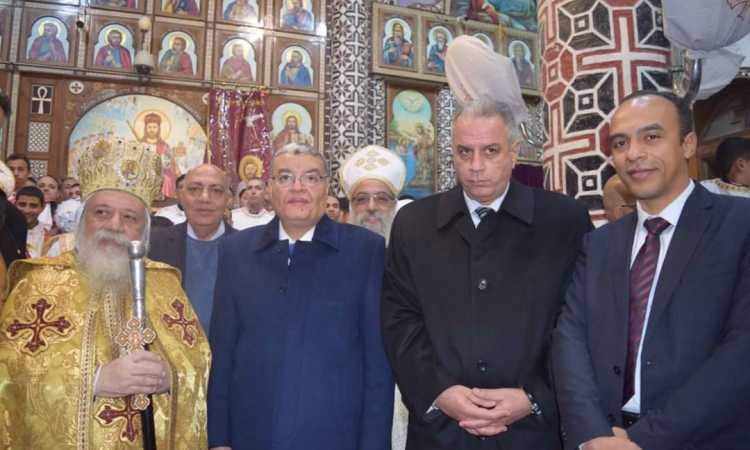 محافظ المنيا يهنئ الأقباط