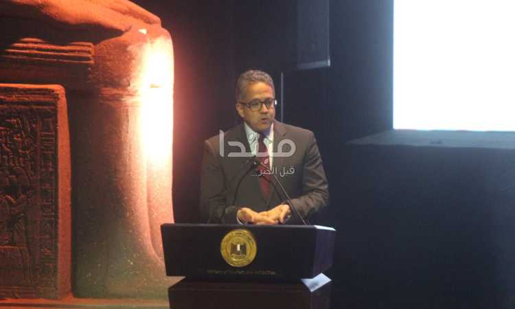 خالد العنانى