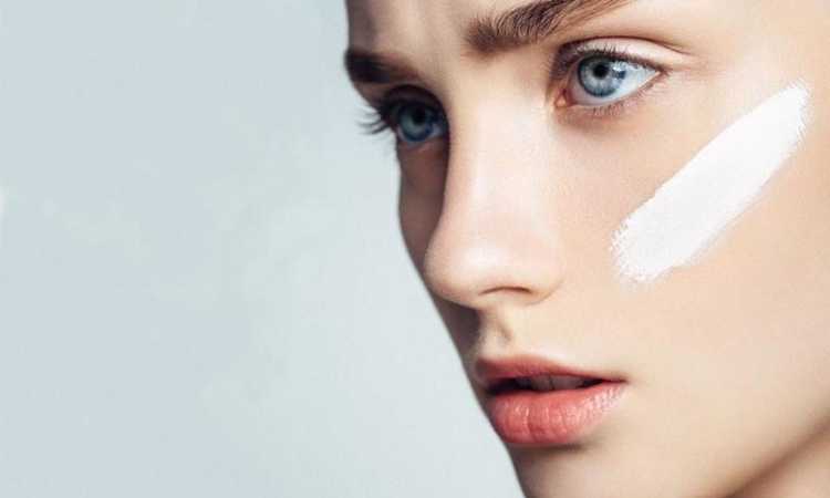 خطر مستحضرات التجميل على  الوجه