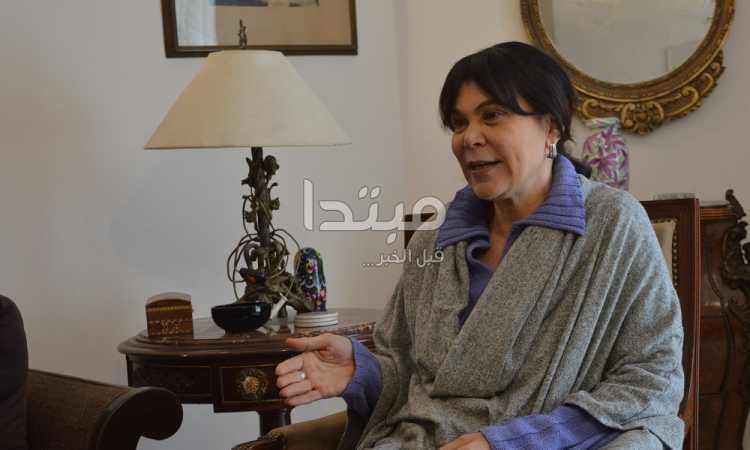 الكاتبة الدكتورة عزة كامل