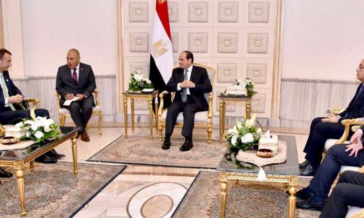 الرئيس السيسى مع رئيس شركة بى بى البريطانية