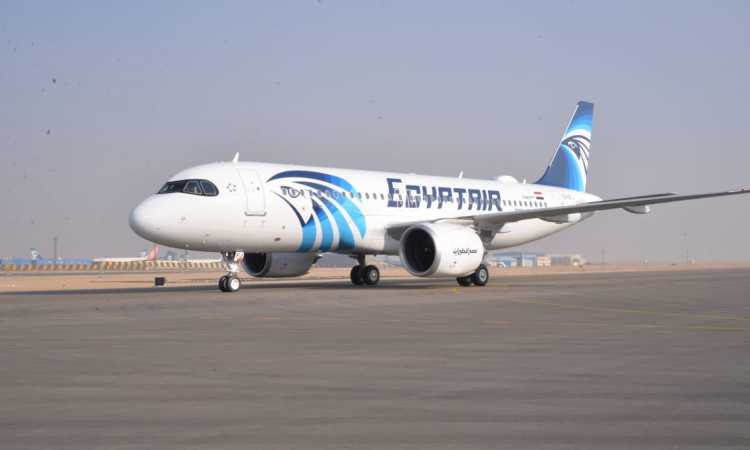 طائرة مصر للطيران الأولى من طراز إيرباص A320 neo