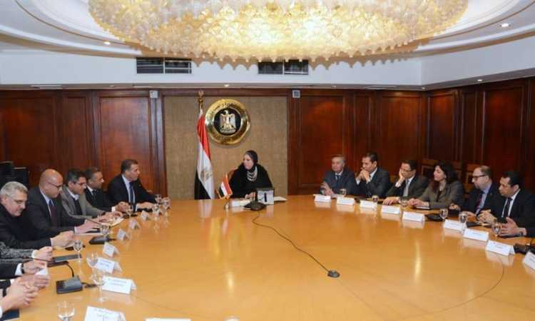 نيفين جامع وزيرة التجارة والصناعة