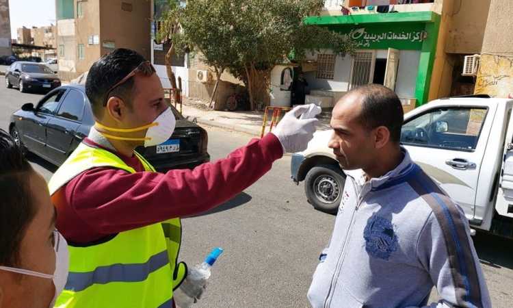 حزب المصريين يوفر أجهزة قياس درجات الحرارة للمواطنين