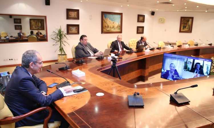 وزير البيئة والاتصالات