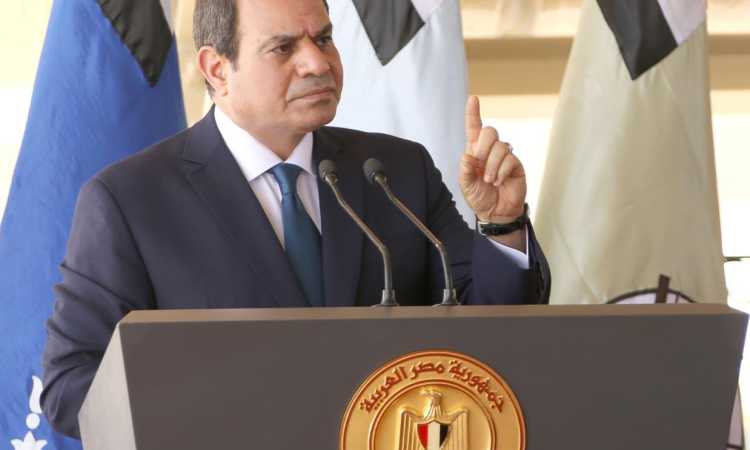 الرئيس السيسى يتفقد اصطفاف عناصر المنطقة الغربية العسكرية