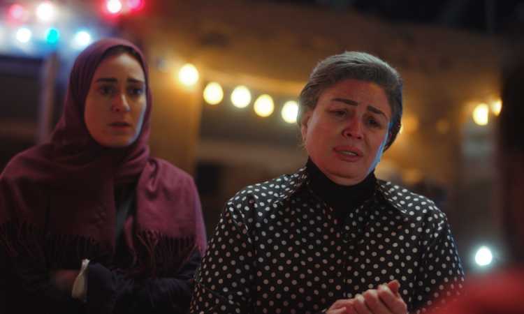 إلهام شاهين وأمينة خليل فى فيلم حظر تجول