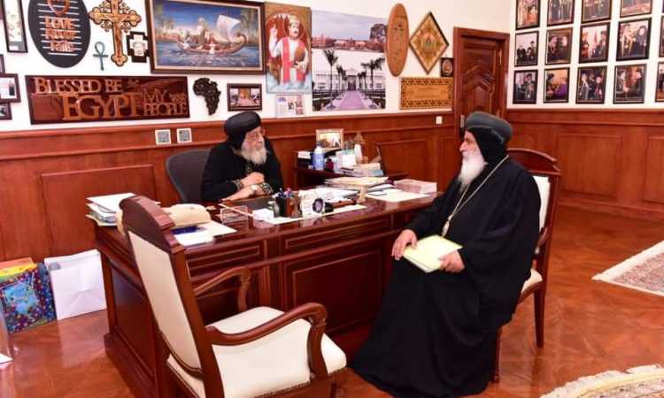 البابا تواضروس يستقبل أسقف وسط الجيزة