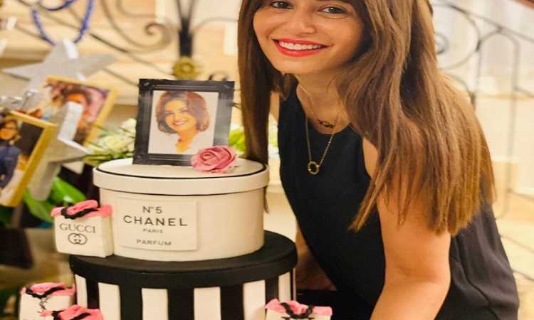 منة فضالى تحتفل بعيد ميلادها