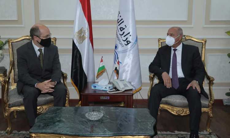 وزير النقل والسفير المجرى