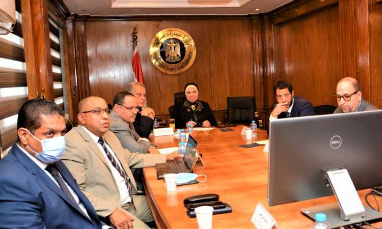 نيفين جامع وزيرة التجارة والصناعة