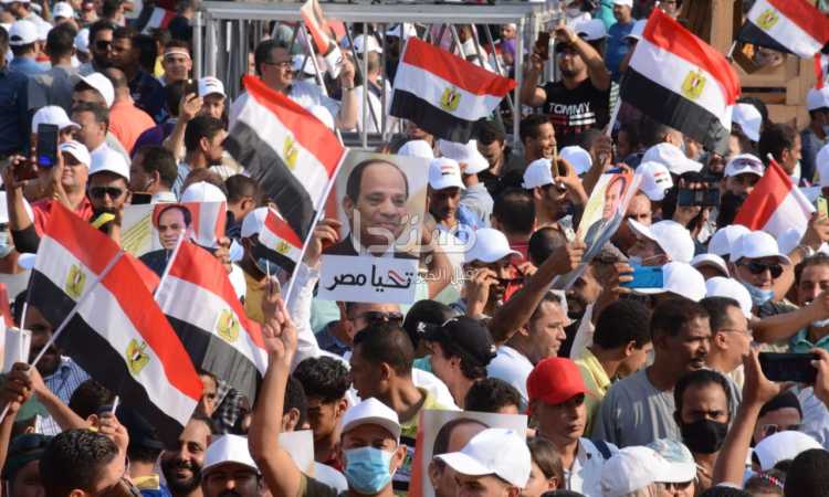 زحام شديد أمام النصب التذكارى احتفالا بنصر أكتوبر