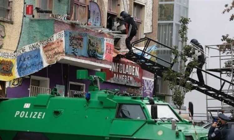 شرطة ألمانيا تقتحم مبنى اليساريين الفوضويين