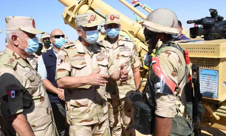 وزير الدفاع يتفقد الجيش الثالث الميدانى