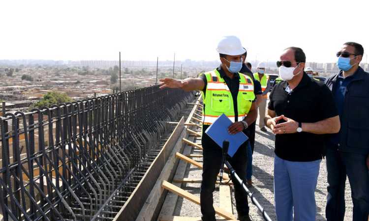 الرئيس السيسى يتفقد عدد من مشروعات الطرق والكبارى