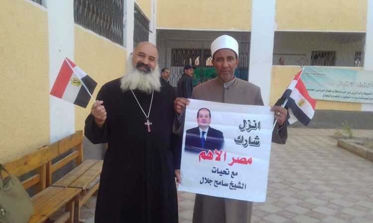 أزهرى يصطحب قسا للمشاركة فى الانتخابات بالمنيا