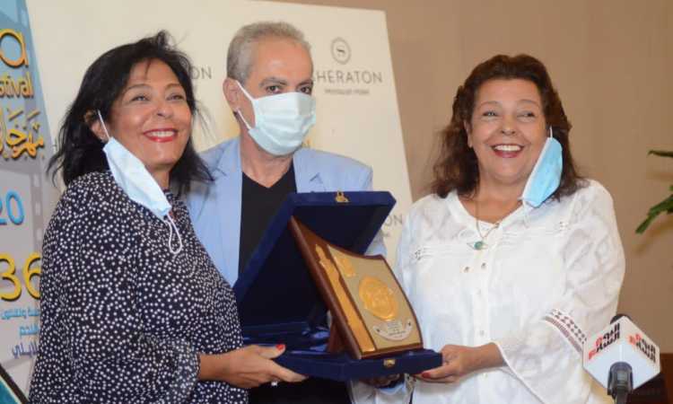 تكريم عبد العزيز فهمى فى مهرجان الإسكندرية