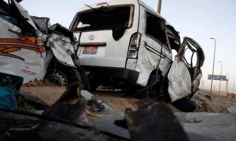 حادث تصادم سيارة نقل وميكروباص