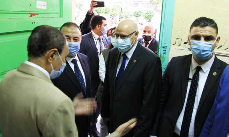 وفد جامعة الإسكندرية يتفقد لجان الانتخابات بالإسكندرية
