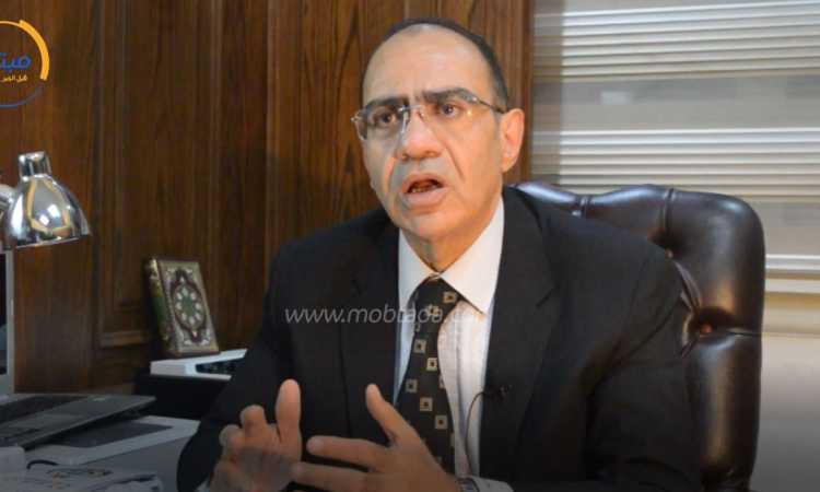 الدكتور حسام حسنى