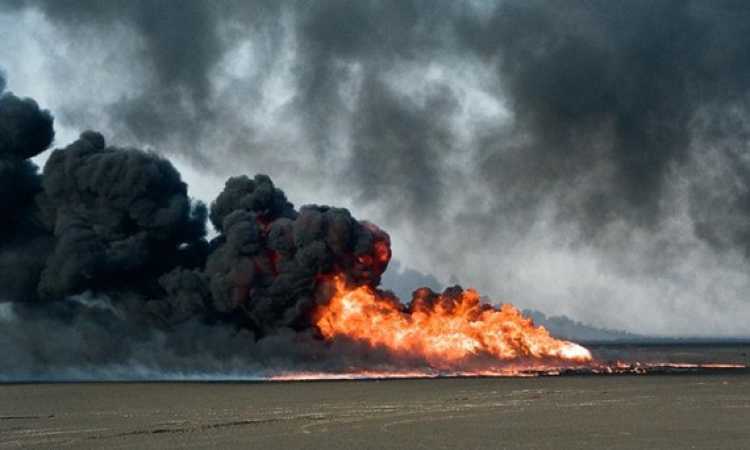 حريق فى بئر نفط