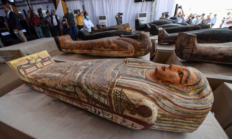 توابيت سقارة الملونة