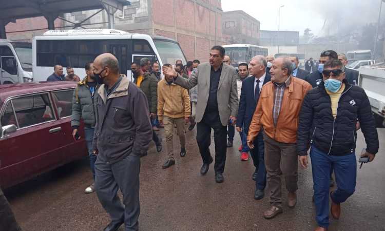 رئيس الجمارك يتفقد حريق مخزن روما ويزور مركز الخدمات اللوجستية