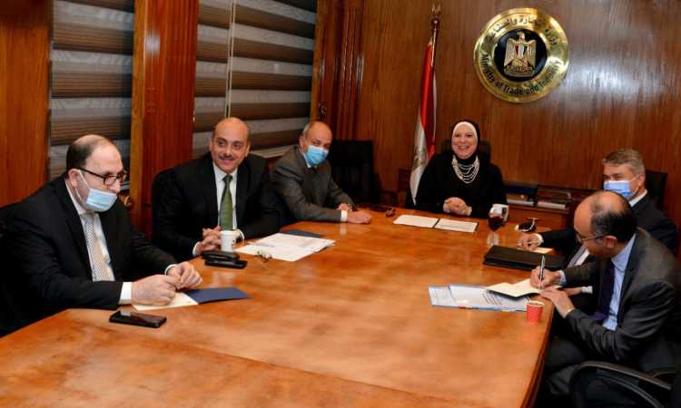 نيفين جامع