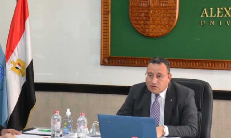 الدكتور عبد العزيز قنصوه رئيس جامعة الإسكندرية