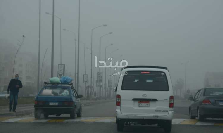 شبورة مائية كثيفة تضرب عددا من الطرق بالقاهرة والجيزة