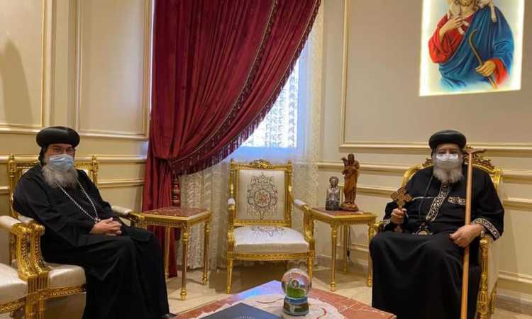 البابا تواضروس يستقبل الأنبا مكاريوس