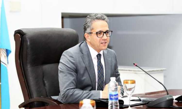 خالد العنانى