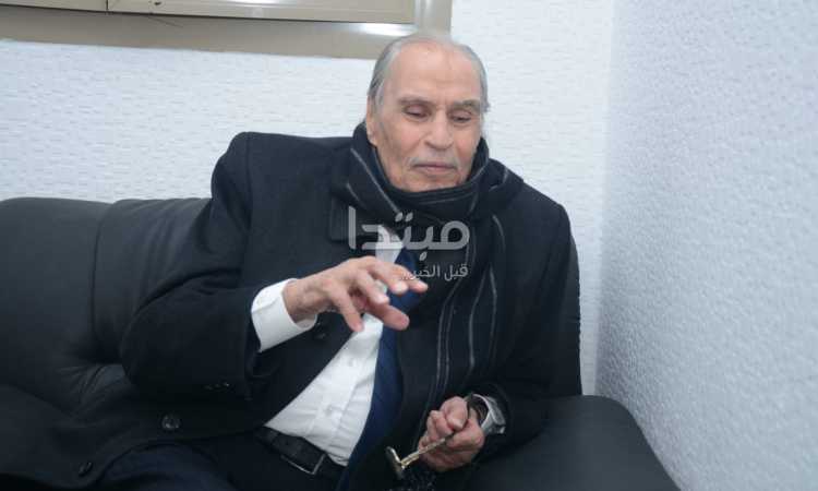 عزت العلايلى