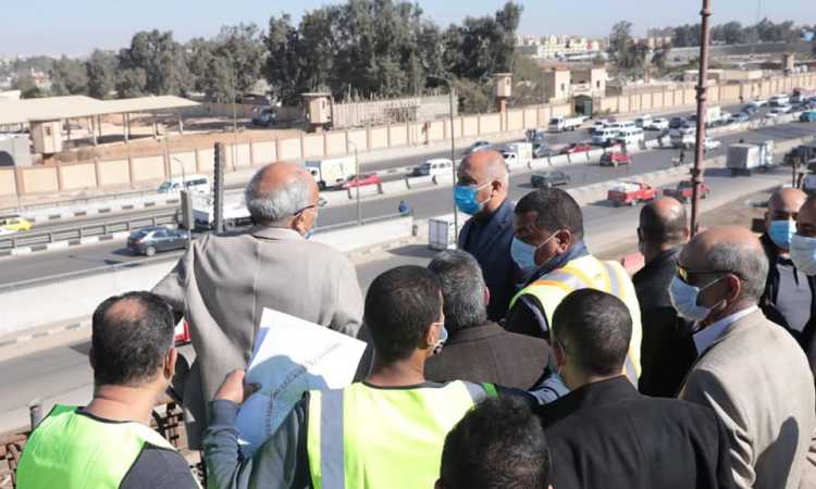 وزير النقل يتفقد طريق الإسكندرية
