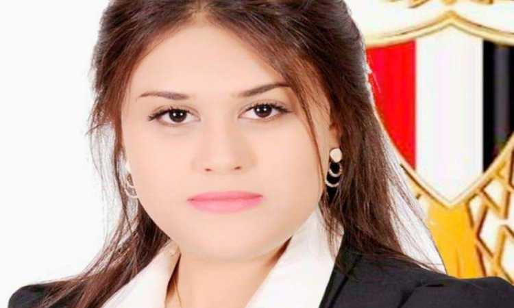 عائشة غنيمى