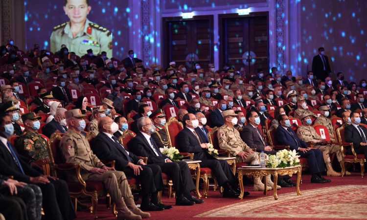 الرئيس السيسى فى الندوة التثقيفية 33 للقوات المسلحة