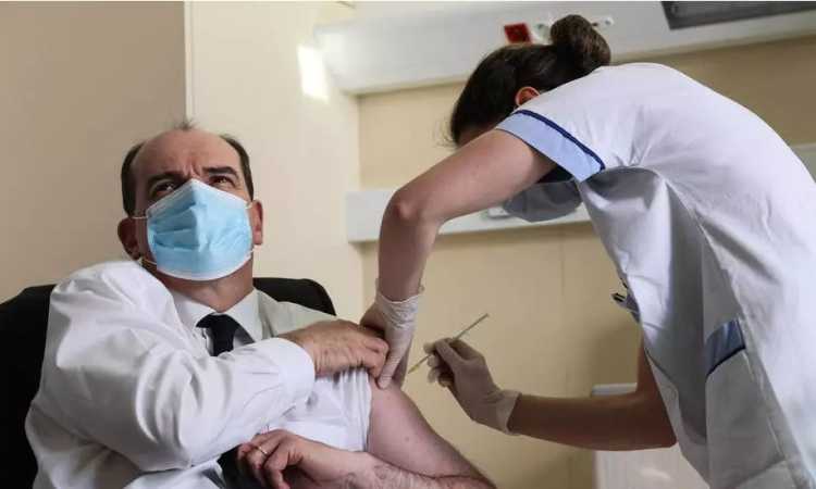 رئيس وزراء فرنسا يتلقى اللقاح