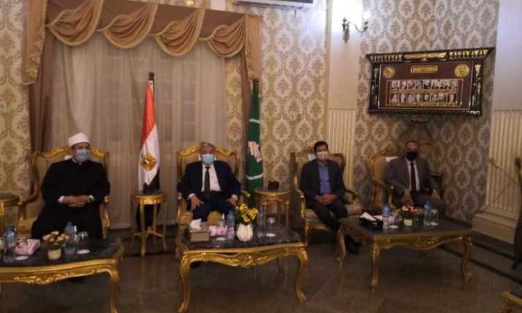 محافظ المنيا يستقبل وزيرى الأوقاف والشباب