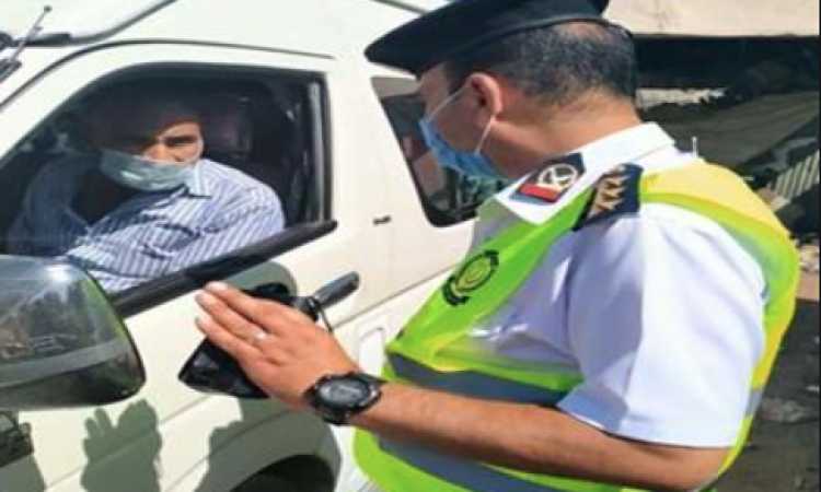 الشرطة والكمامة