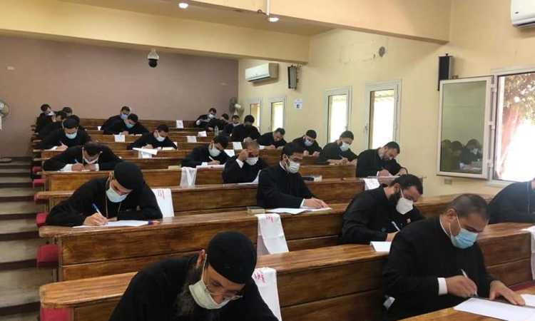 امتحانات الكلية الإكليريكية