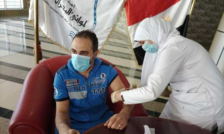 تطعيم العاملين فى المنافذ البحرية والجوية