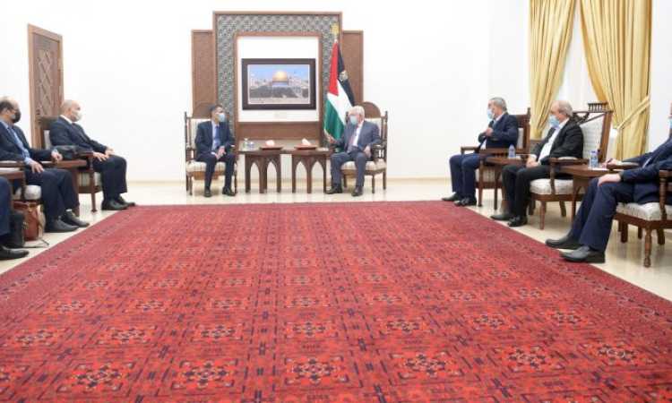 الرئيس الفلسطينى يستقبل الوفد الأمنى المصرى