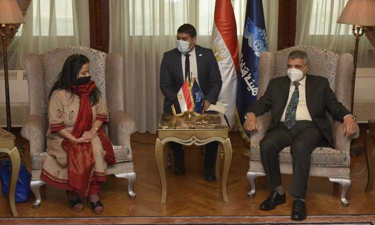 رئيس قناة السويس والقنصل الهندى بمصر