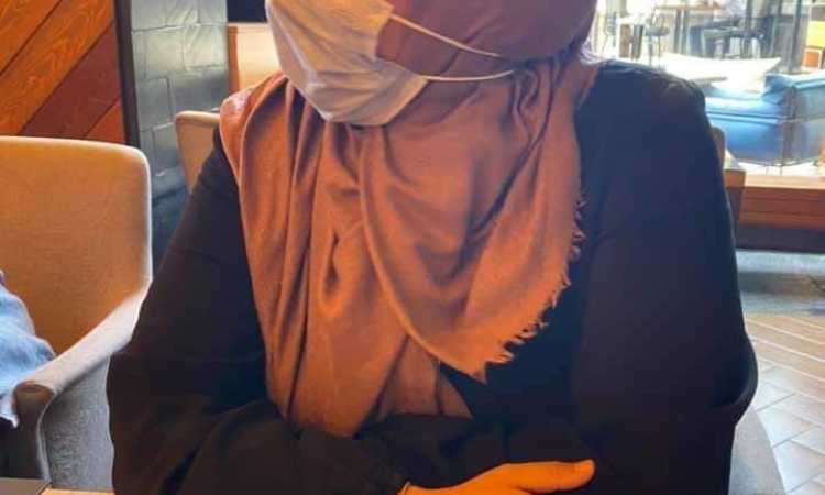 فتاة العباءة