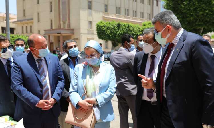 وزيرة البيئة