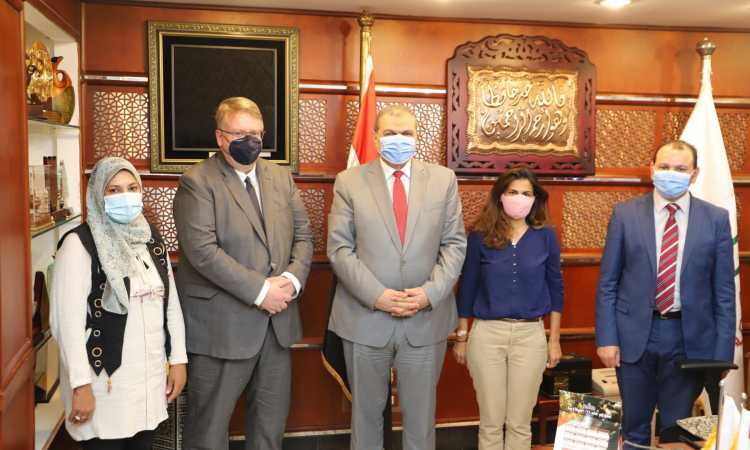 وزير القوى العاملة ومدير منظمة العمل الدولية بالقاهرة